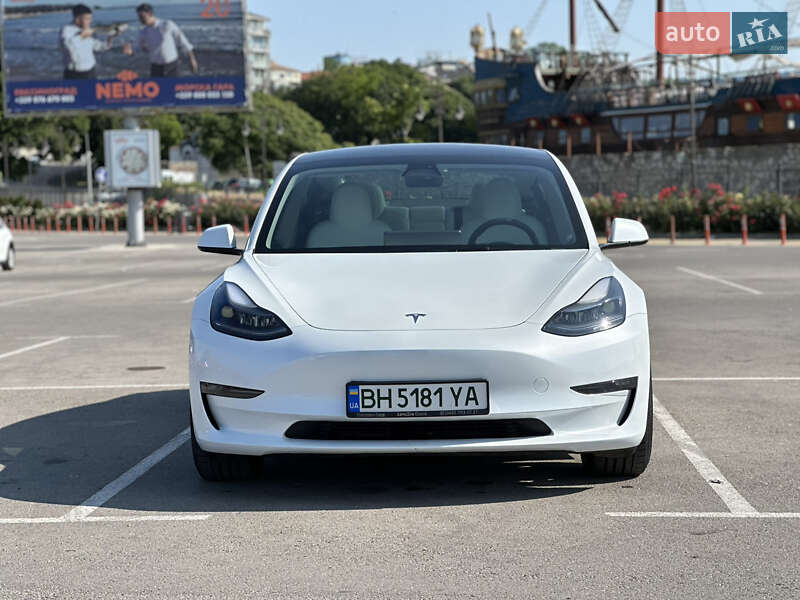 Седан Tesla Model 3 2023 в Одессе