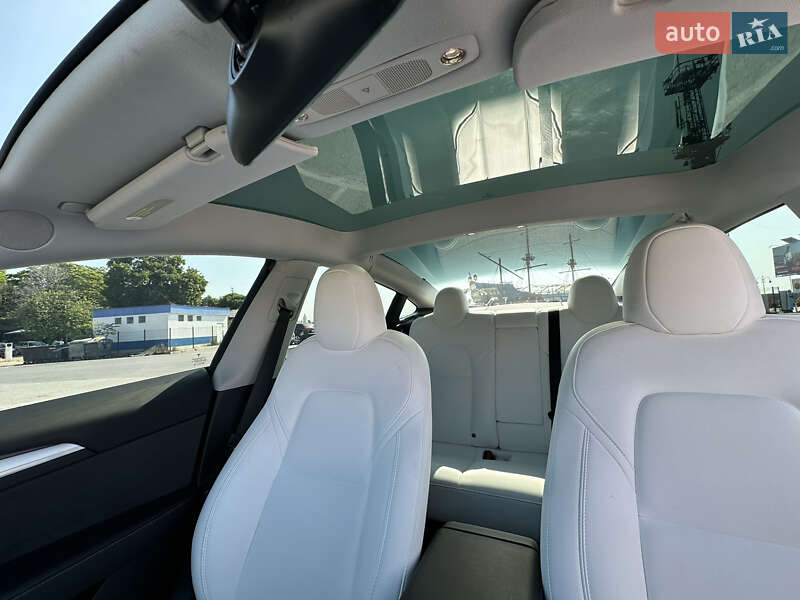 Седан Tesla Model 3 2023 в Одессе