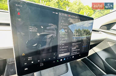 Седан Tesla Model 3 2022 в 