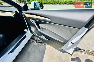 Седан Tesla Model 3 2022 в 