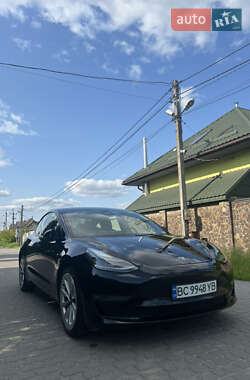 Седан Tesla Model 3 2022 в Львове