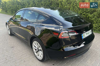 Седан Tesla Model 3 2022 в 