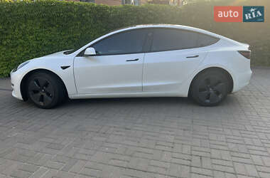 Седан Tesla Model 3 2022 в 