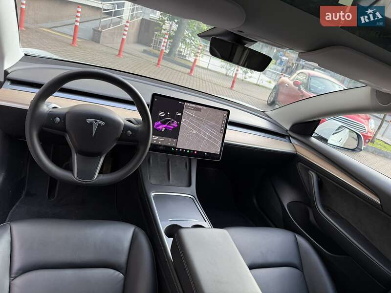 Седан Tesla Model 3 2021 в Києві