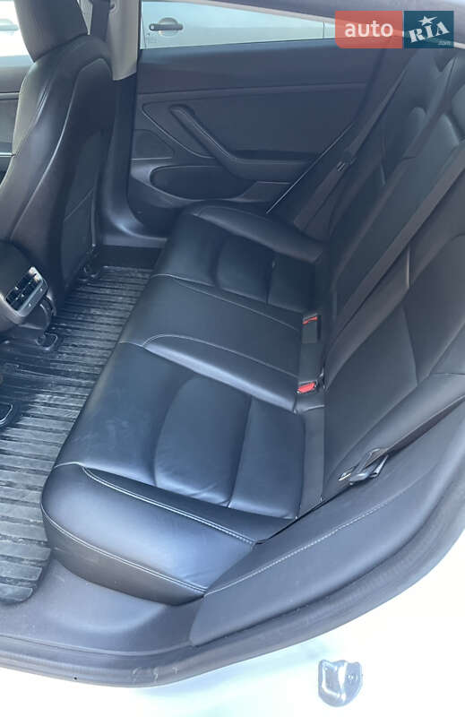 Седан Tesla Model 3 2019 в Черновцах