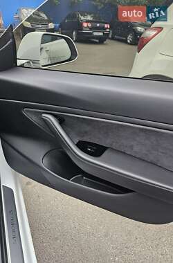 Седан Tesla Model 3 2019 в 