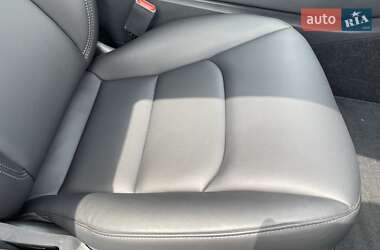 Седан Tesla Model 3 2023 в 