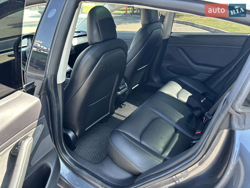 Седан Tesla Model 3 2019 в Киеве