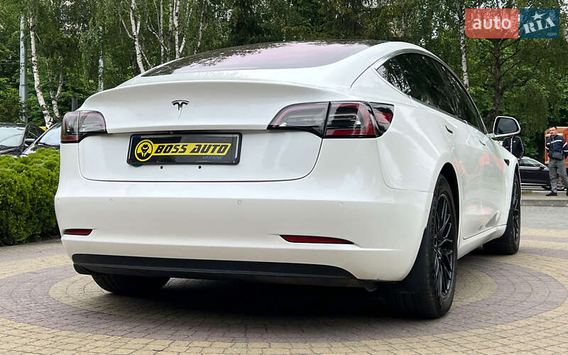 Седан Tesla Model 3 2017 в Львове