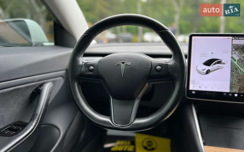 Седан Tesla Model 3 2017 в Львове