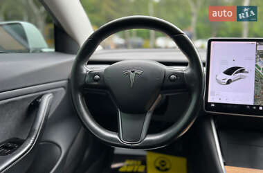 Седан Tesla Model 3 2017 в 
