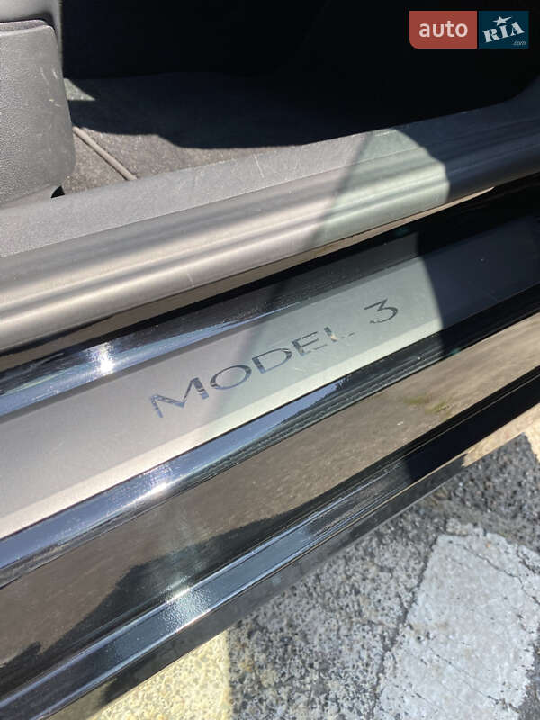Седан Tesla Model 3 2021 в Києві