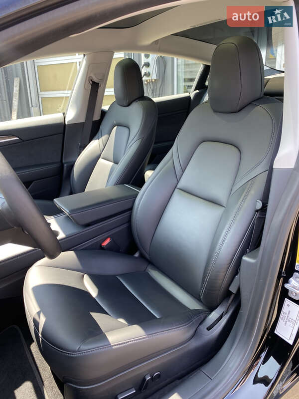 Седан Tesla Model 3 2021 в Києві
