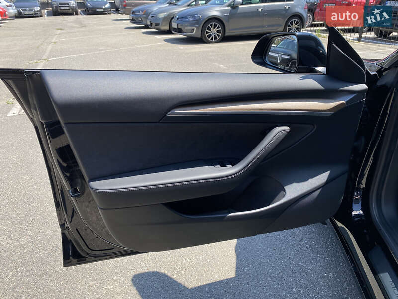 Седан Tesla Model 3 2021 в Києві