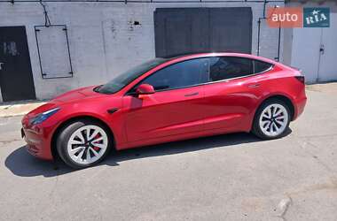 Седан Tesla Model 3 2023 в 