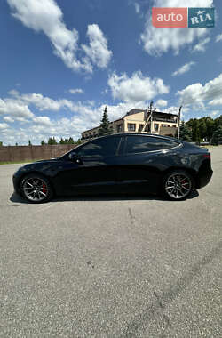 Седан Tesla Model 3 2021 в 