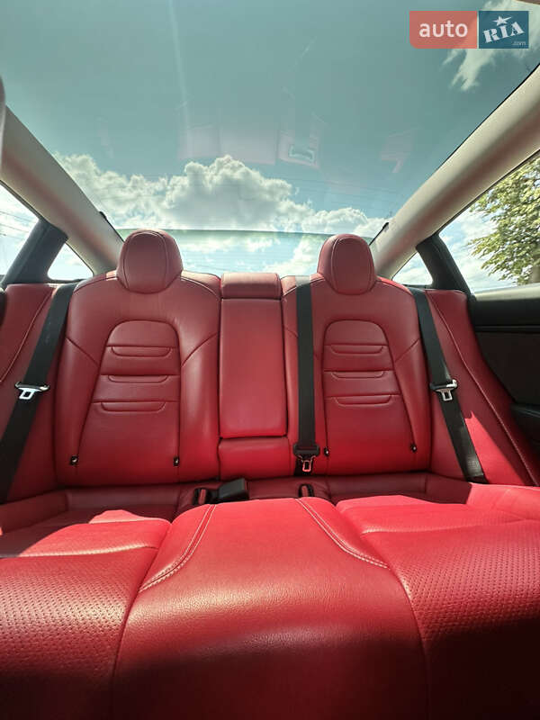 Седан Tesla Model 3 2021 в Киеве