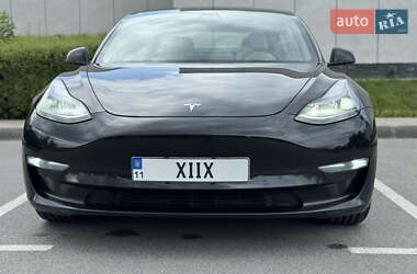 Седан Tesla Model 3 2021 в 