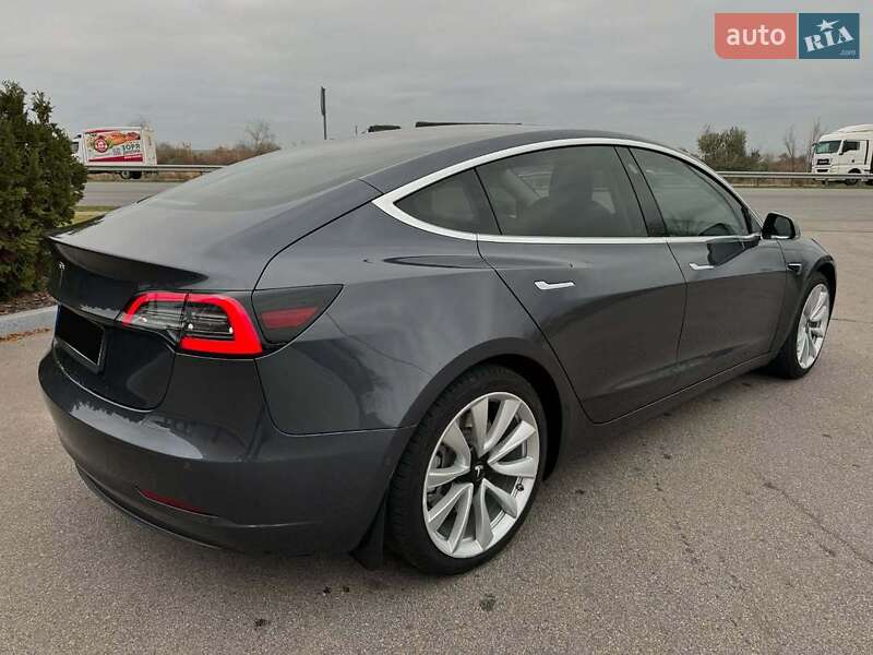 Седан Tesla Model 3 2019 в Киеве