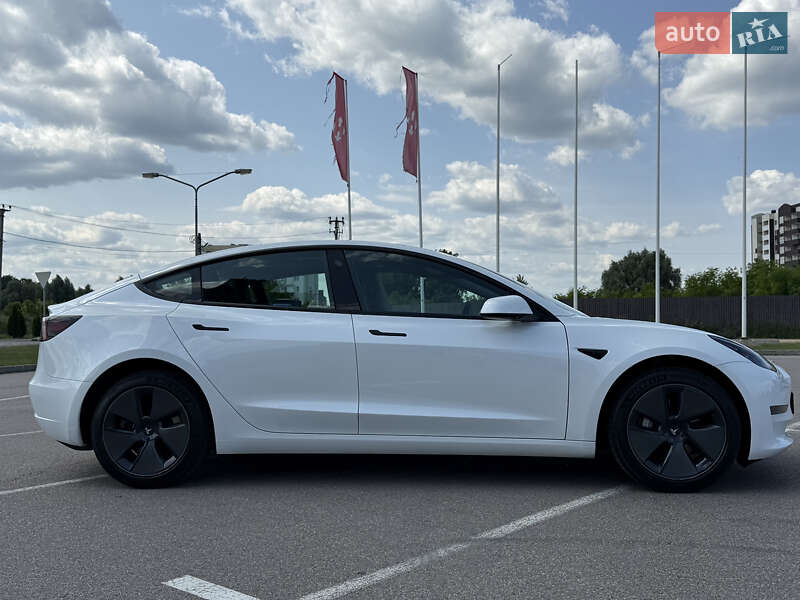 Седан Tesla Model 3 2023 в Киеве