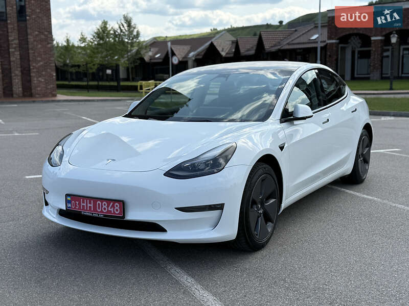 Седан Tesla Model 3 2023 в Киеве