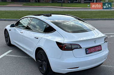 Седан Tesla Model 3 2023 в 