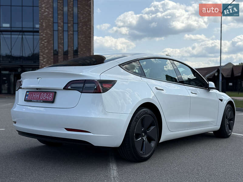 Седан Tesla Model 3 2023 в Киеве