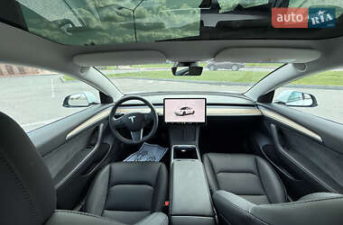 Седан Tesla Model 3 2023 в 