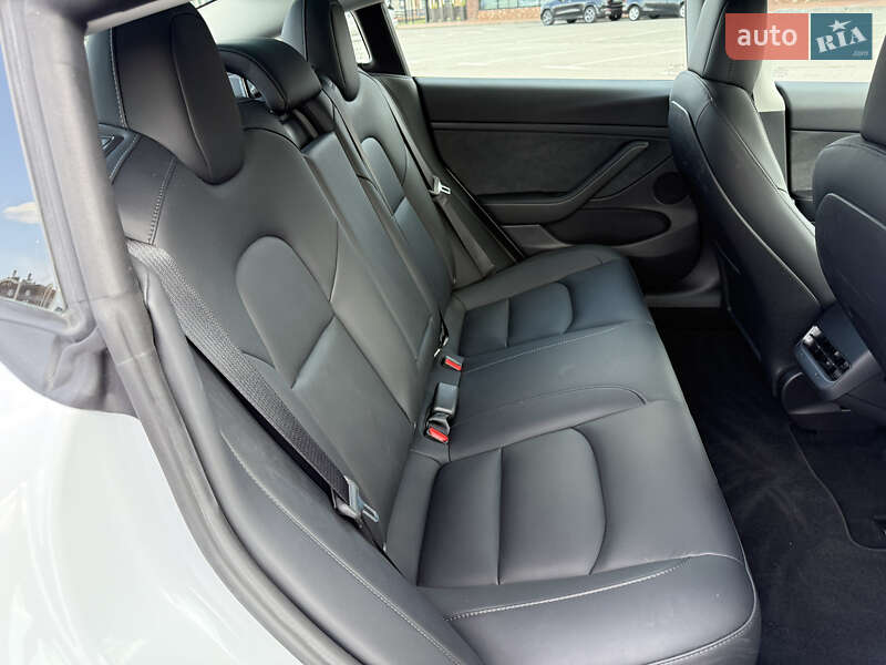 Седан Tesla Model 3 2023 в Киеве