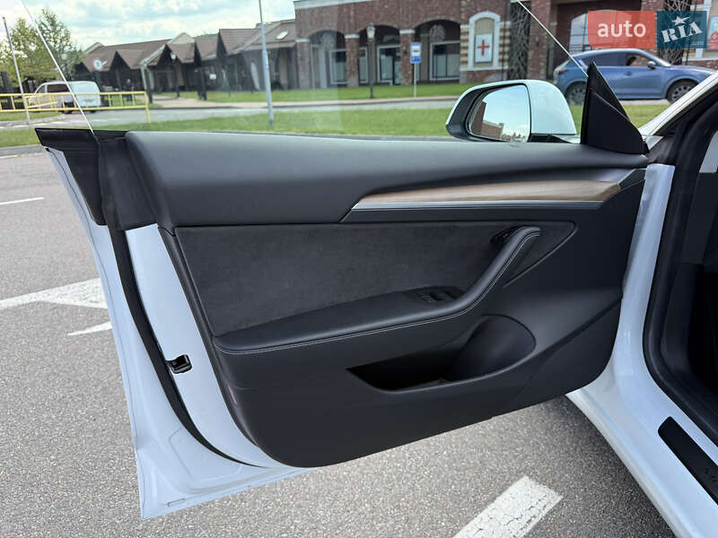Седан Tesla Model 3 2023 в Киеве