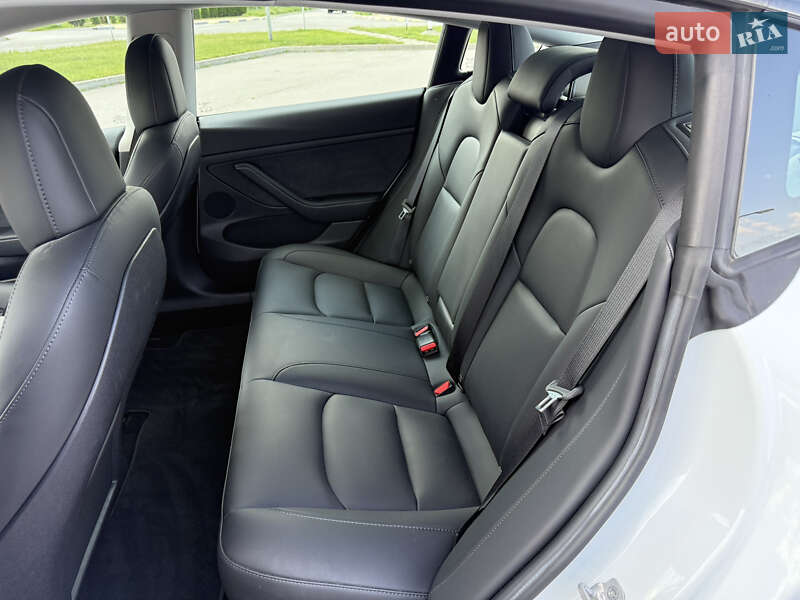 Седан Tesla Model 3 2023 в Киеве