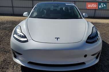 Седан Tesla Model 3 2020 в 