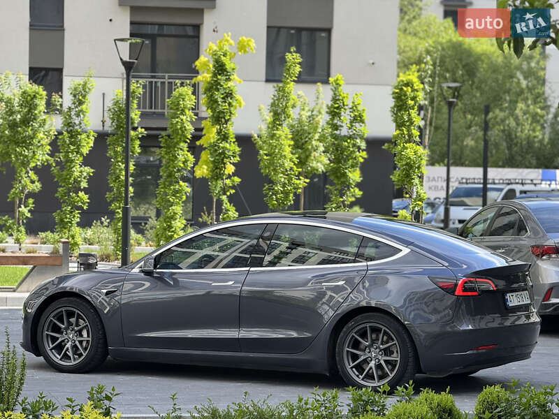 Седан Tesla Model 3 2019 в Ивано-Франковске