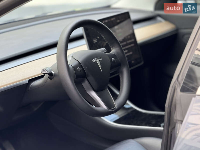 Седан Tesla Model 3 2019 в Ивано-Франковске