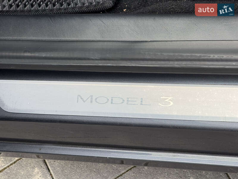 Седан Tesla Model 3 2019 в Ивано-Франковске