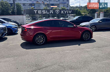 Седан Tesla Model 3 2023 в 