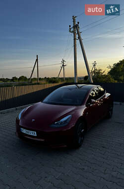 Седан Tesla Model 3 2021 в 