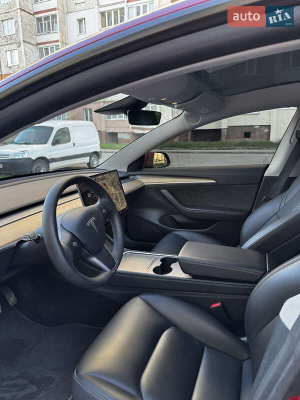 Седан Tesla Model 3 2021 в Львове