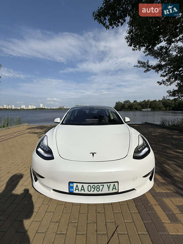 Седан Tesla Model 3 2019 в 
