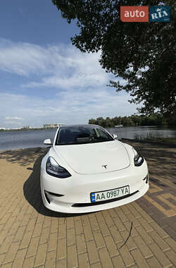 Седан Tesla Model 3 2019 в 