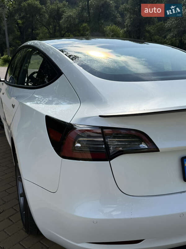 Седан Tesla Model 3 2019 в Киеве