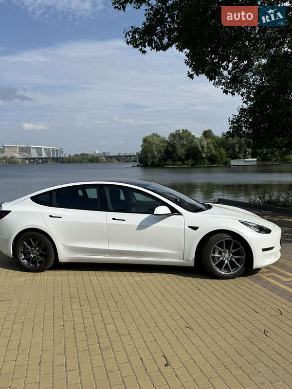 Седан Tesla Model 3 2019 в Киеве