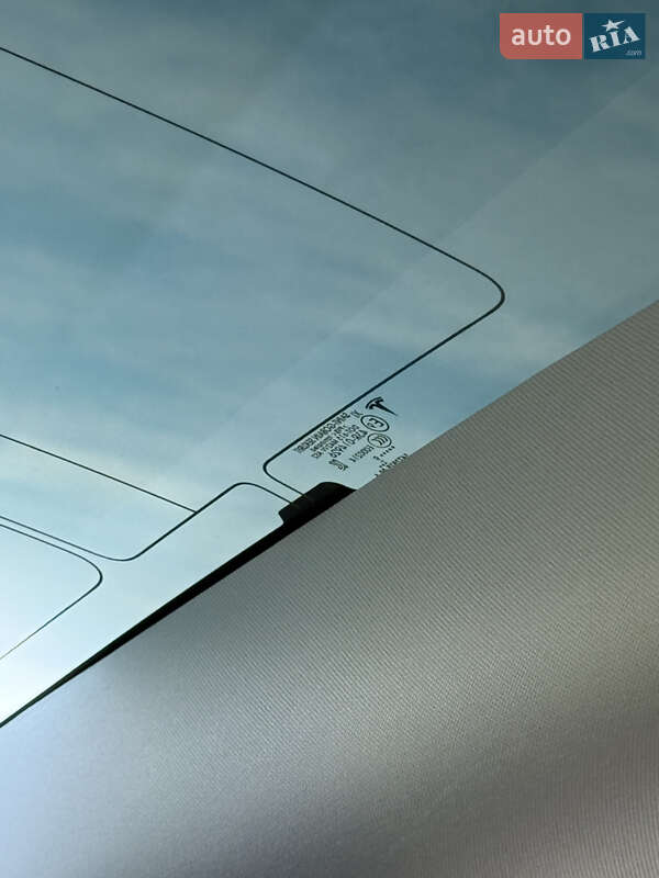 Седан Tesla Model 3 2019 в Киеве