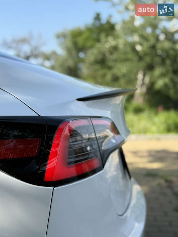 Седан Tesla Model 3 2019 в Киеве