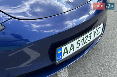 Седан Tesla Model 3 2022 в 