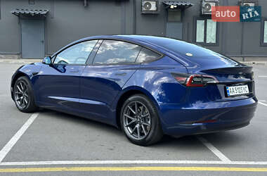 Седан Tesla Model 3 2022 в 