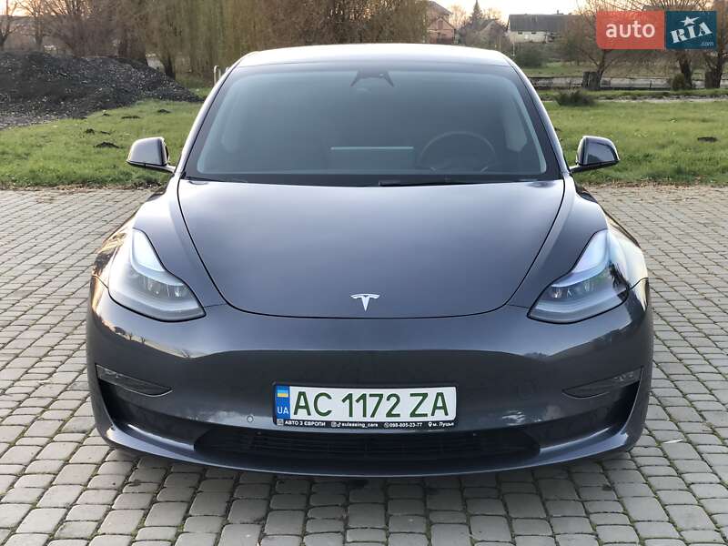 Седан Tesla Model 3 2022 в 