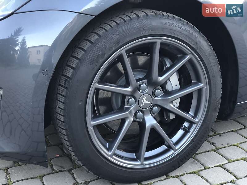 Седан Tesla Model 3 2022 в Луцке