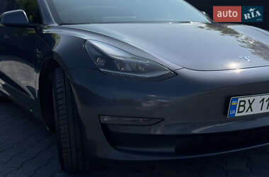 Седан Tesla Model 3 2022 в 