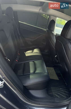 Седан Tesla Model 3 2022 в 